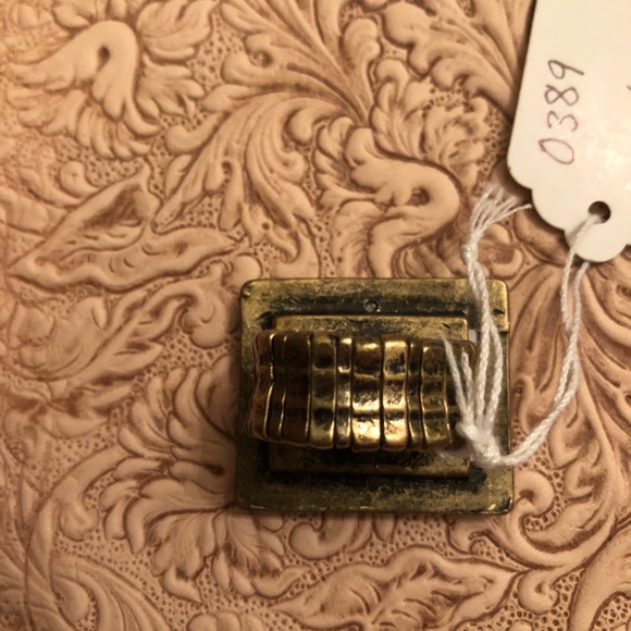 Pretty Western Wear Costume Jewelry Ring - Picture 2 of 3